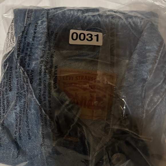 Levi's Classic Blue Denim Jacket - Picture 8 of 8